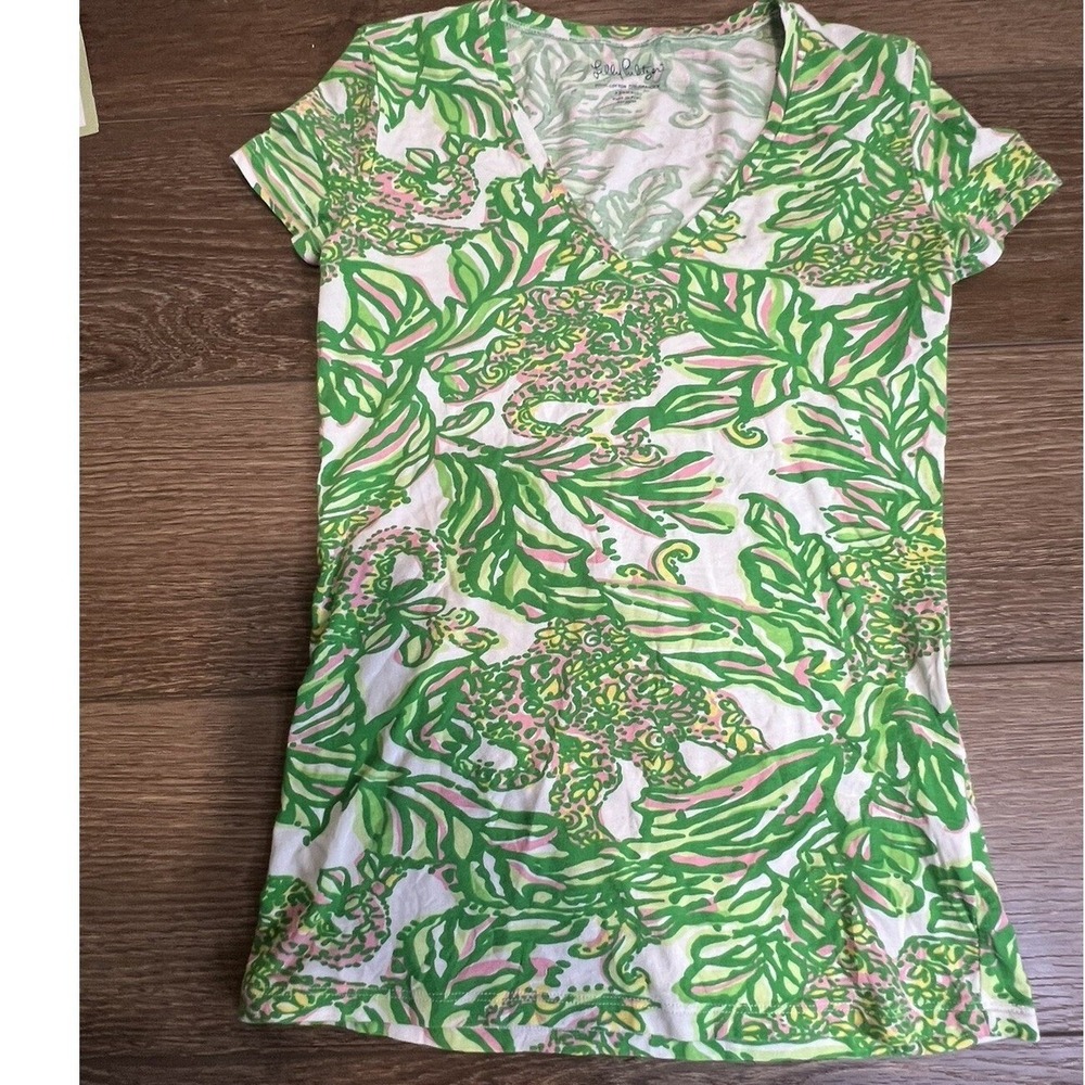 Lilly Pulitzer V-neck T-shirt In Seeing Elephants Green & Pink Print